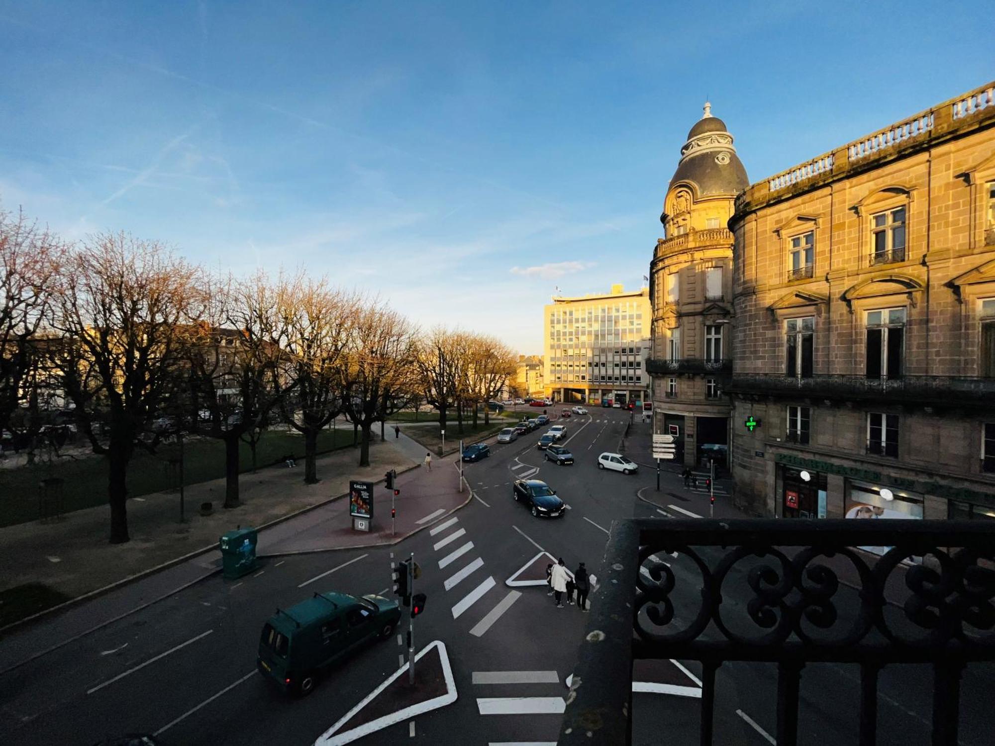 Enzo Hotels Limoges Centre Jourdan By Kyriad Direct Bagian luar foto